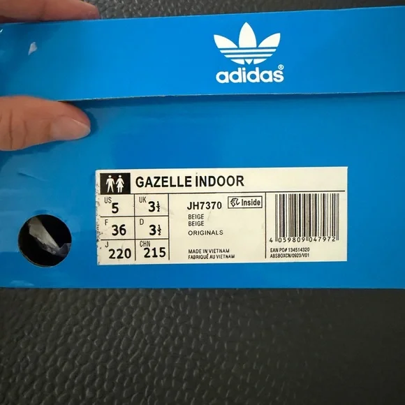 BRAND NEW, never worn! Adidas Gazelle Liberty London. Off white floral. Size 5. - Picture 8 of 11